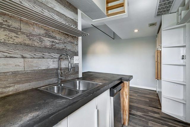 6903 Deatonhill DR 16, Austin, TX 78745