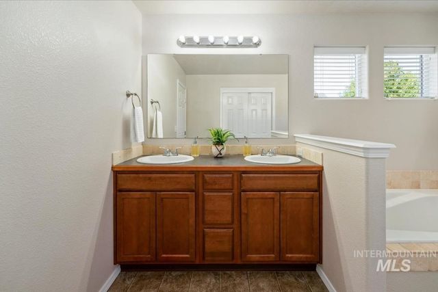 182 E Ironstone Drive, Meridian, ID 83646