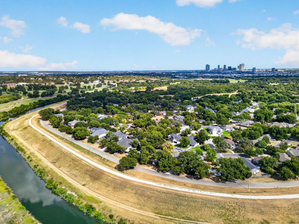 3837 Englewood Lane, Fort Worth, TX 76107 — photo 2