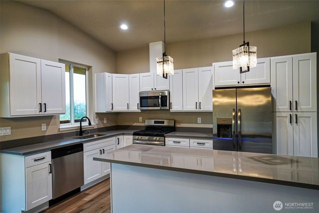 254 Skyler Way, Eatonville, WA 98328