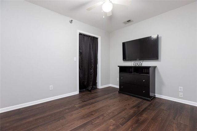 6834 N Olive Street, Gladstone, MO 64118