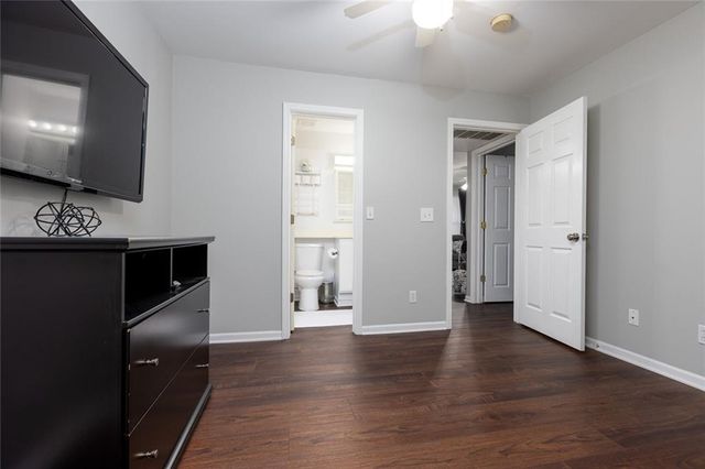 6834 N Olive Street, Gladstone, MO 64118