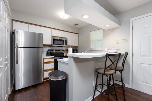 6834 N Olive Street, Gladstone, MO 64118