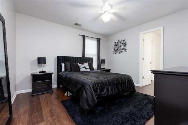 6834 N Olive Street, Gladstone, MO 64118