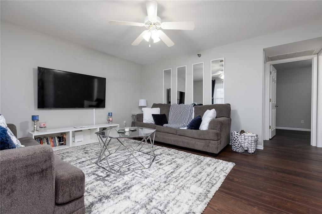 6834 N Olive Street, Gladstone, MO 64118