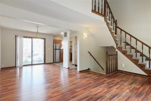 134 SW Robin Road, Lee's Summit, MO 64063