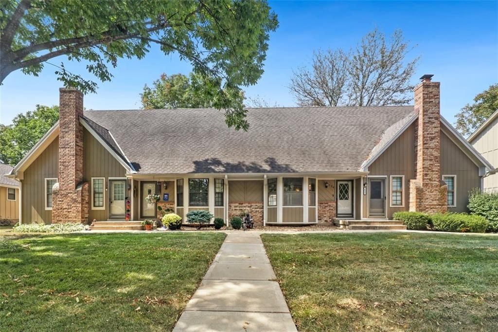 134 SW Robin Road, Lee's Summit, MO 64063