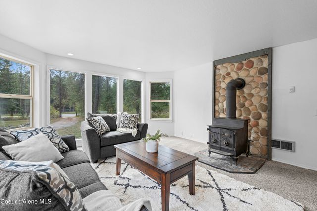 17561 E PERIMETER RD, Athol, ID 83801