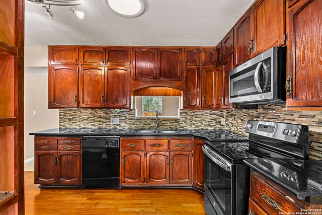 502 Brookview Dr, San Antonio, TX 78213