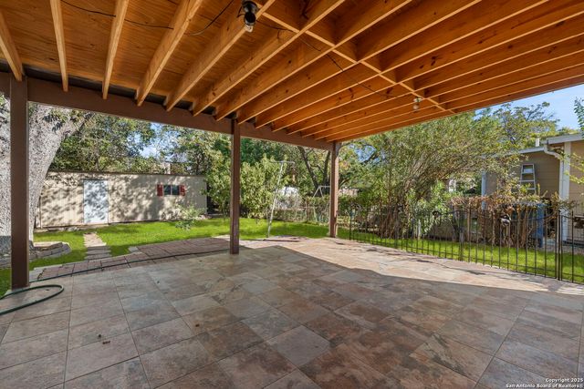 502 Brookview Dr, San Antonio, TX 78213