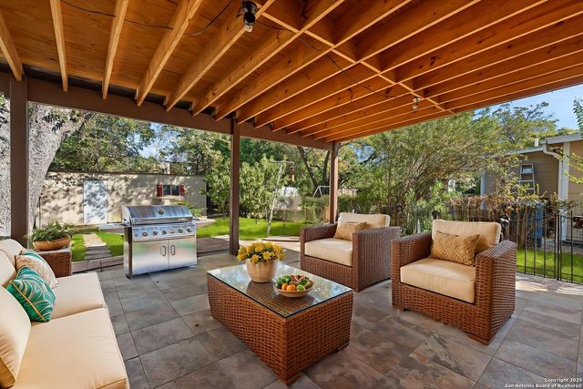 502 Brookview Dr, San Antonio, TX 78213