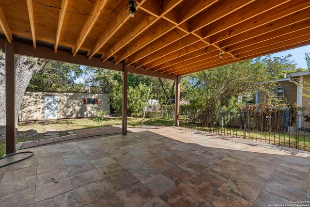 502 Brookview Dr, San Antonio, TX 78213