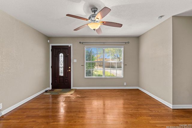 502 Brookview Dr, San Antonio, TX 78213