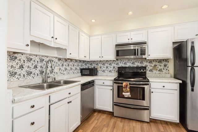 6677 Red Coach Lane, Reynoldsburg, OH 43068