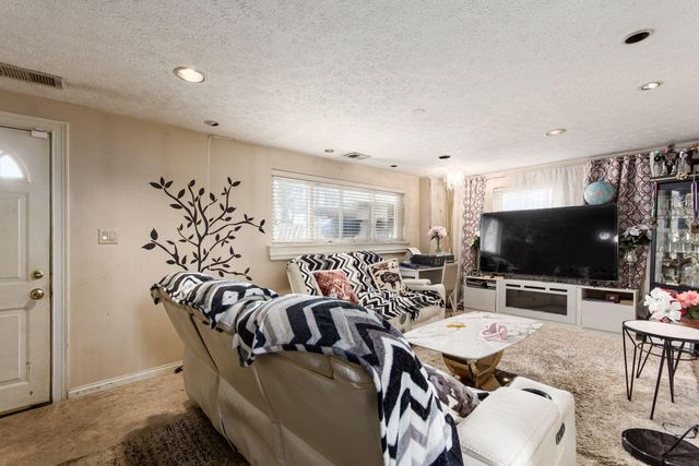 6677 Red Coach Lane, Reynoldsburg, OH 43068