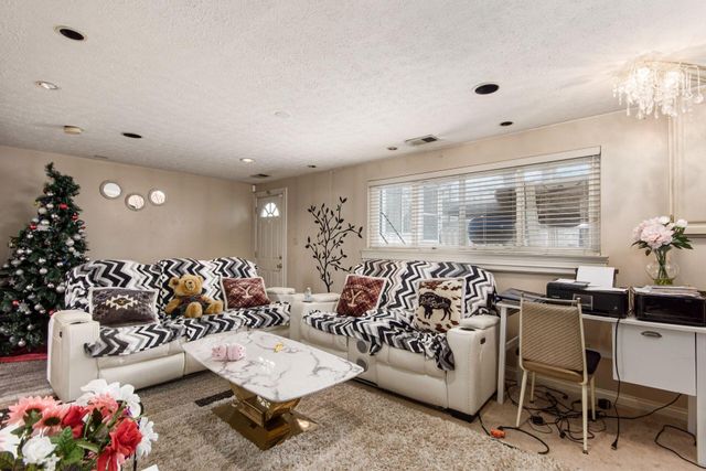 6677 Red Coach Lane, Reynoldsburg, OH 43068