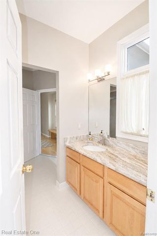 716 Bristol Lane, Orion Twp, MI 48348