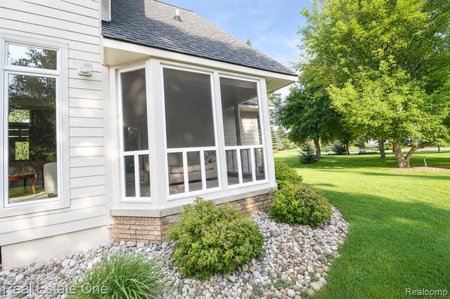 716 Bristol Lane, Orion Twp, MI 48348