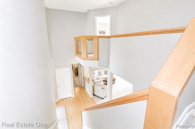 716 Bristol Lane, Orion Twp, MI 48348