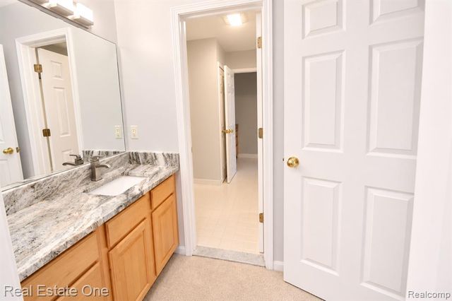 716 Bristol Lane, Orion Twp, MI 48348