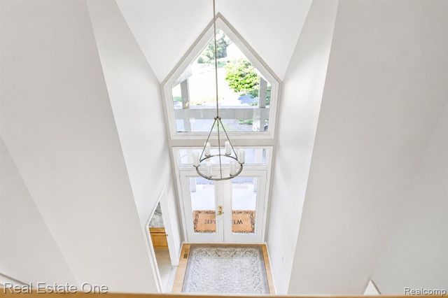 716 Bristol Lane, Orion Twp, MI 48348