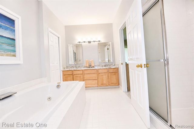 716 Bristol Lane, Orion Twp, MI 48348