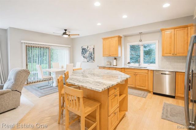 716 Bristol Lane, Orion Twp, MI 48348