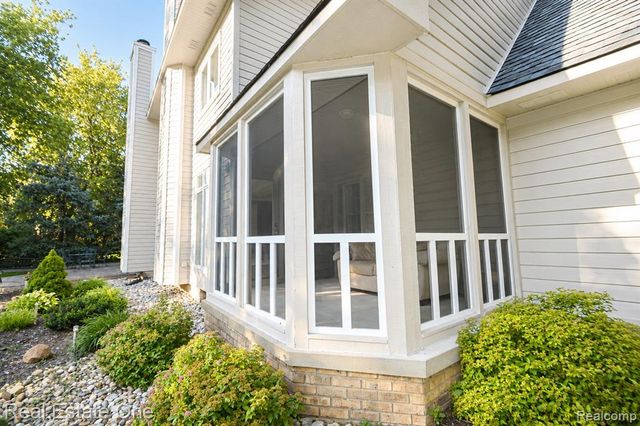 716 Bristol Lane, Orion Twp, MI 48348