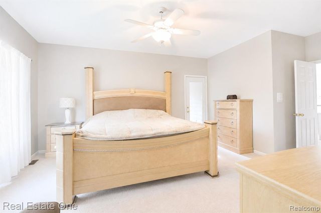 716 Bristol Lane, Orion Twp, MI 48348