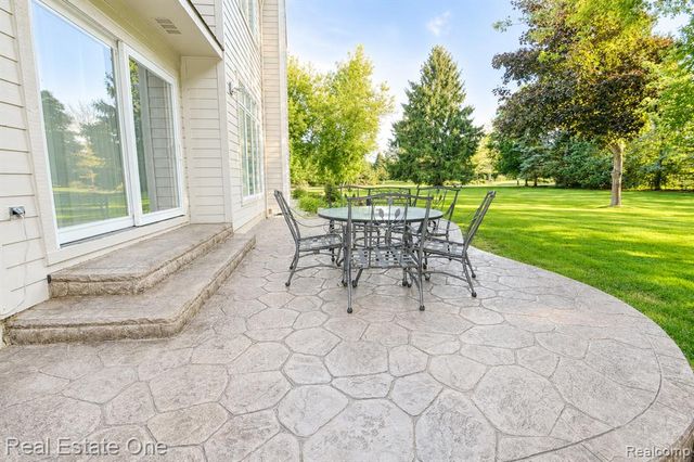 716 Bristol Lane, Orion Twp, MI 48348