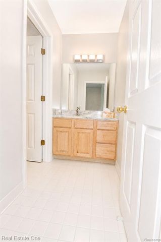 716 Bristol Lane, Orion Twp, MI 48348