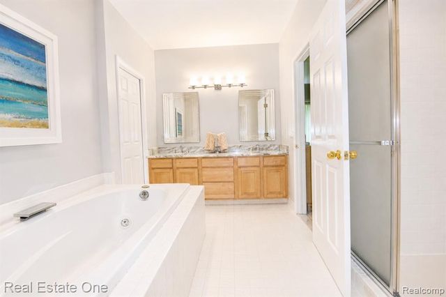 716 Bristol Lane, Orion Twp, MI 48348