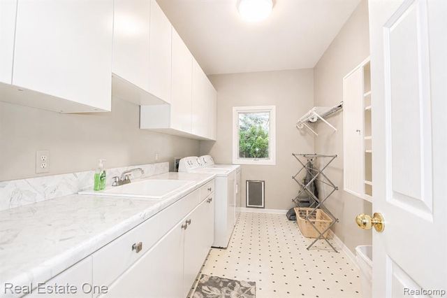 716 Bristol Lane, Orion Twp, MI 48348