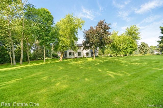 716 Bristol Lane, Orion Twp, MI 48348