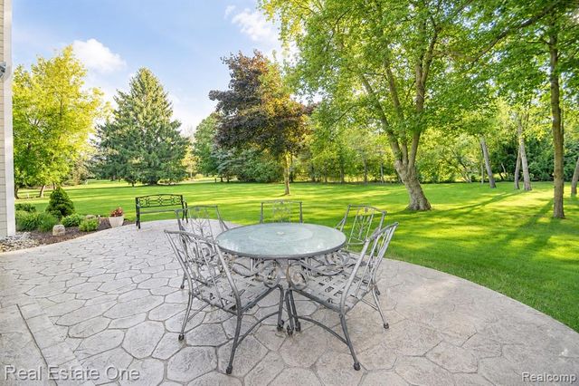 716 Bristol Lane, Orion Twp, MI 48348