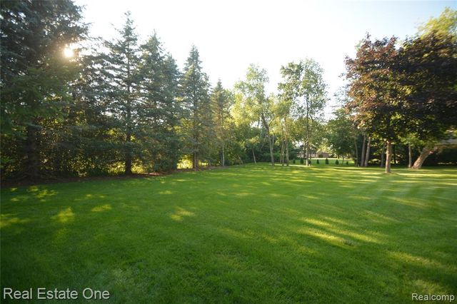 716 Bristol Lane, Orion Twp, MI 48348