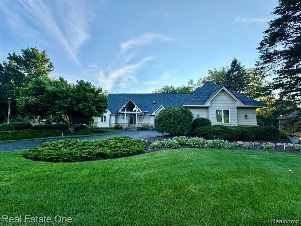 716 Bristol Lane, Orion Twp, MI 48348
