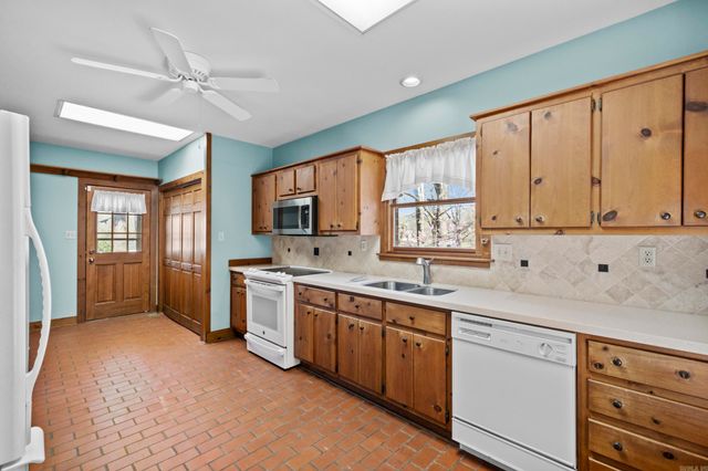 1204 North Point Lane, North Little Rock, AR 72116