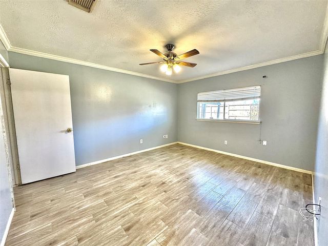 15807 Pilgrim Hall Drive, Friendswood, TX 77546