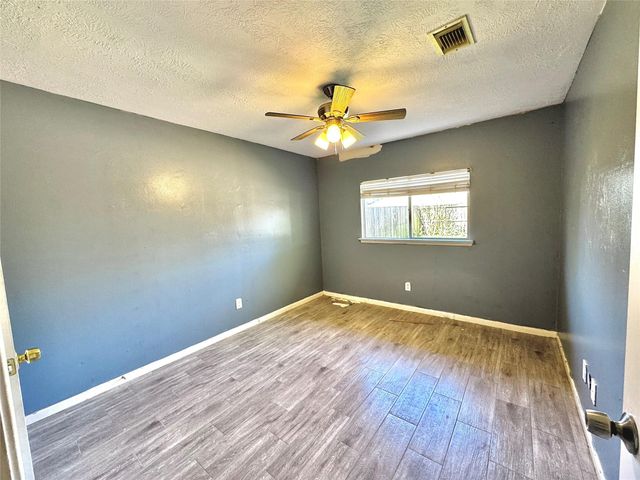 15807 Pilgrim Hall Drive, Friendswood, TX 77546