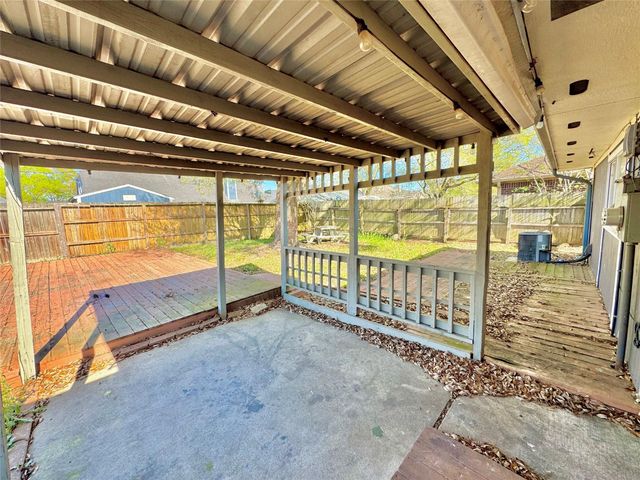 15807 Pilgrim Hall Drive, Friendswood, TX 77546