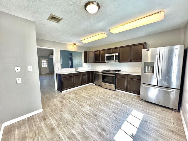 15807 Pilgrim Hall Drive, Friendswood, TX 77546