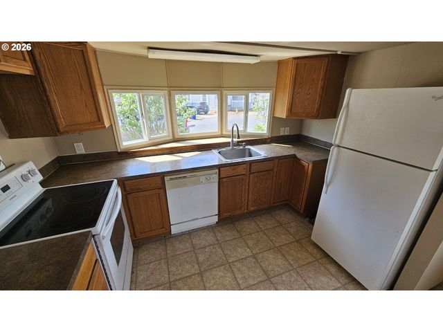 18780 S CENTRAL POINT Rd 20, Oregon City, OR 97045