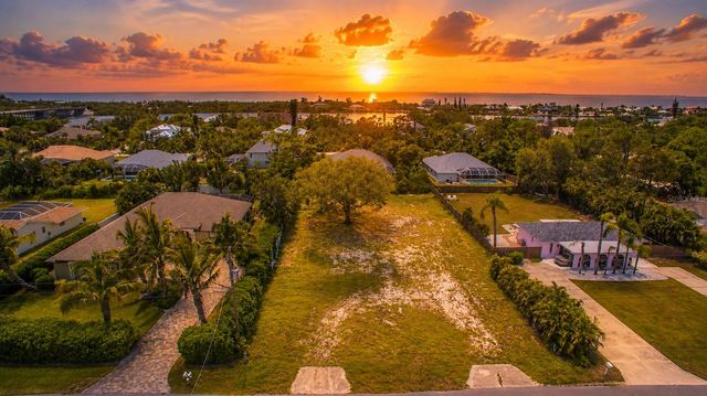 2450 ALAMANDER AVENUE, Englewood, FL 34223