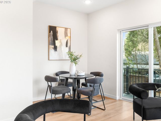 8632 Sw 21st Ave, Portland, OR 97219