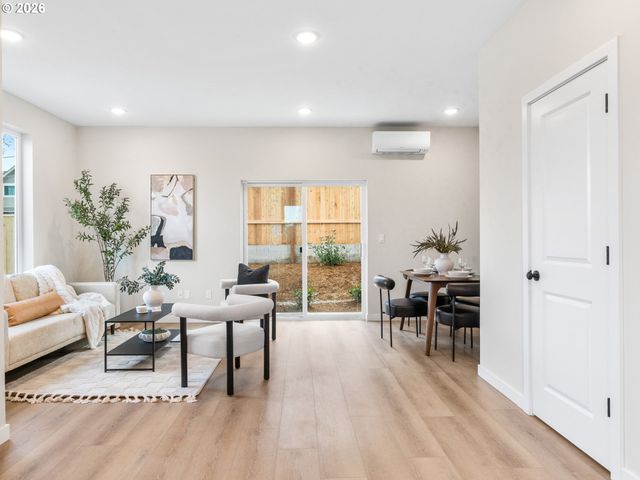 8632 Sw 21st Ave, Portland, OR 97219