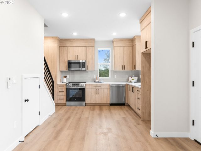 8632 Sw 21st Ave, Portland, OR 97219