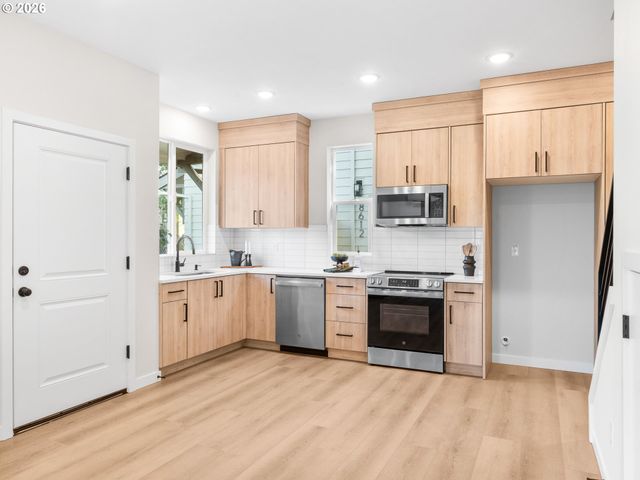 8632 Sw 21st Ave, Portland, OR 97219