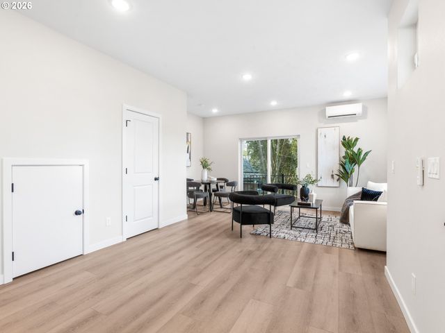 8632 Sw 21st Ave, Portland, OR 97219