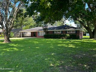 504 E Jeff Davis Avenue, Greenwood, MS 38930